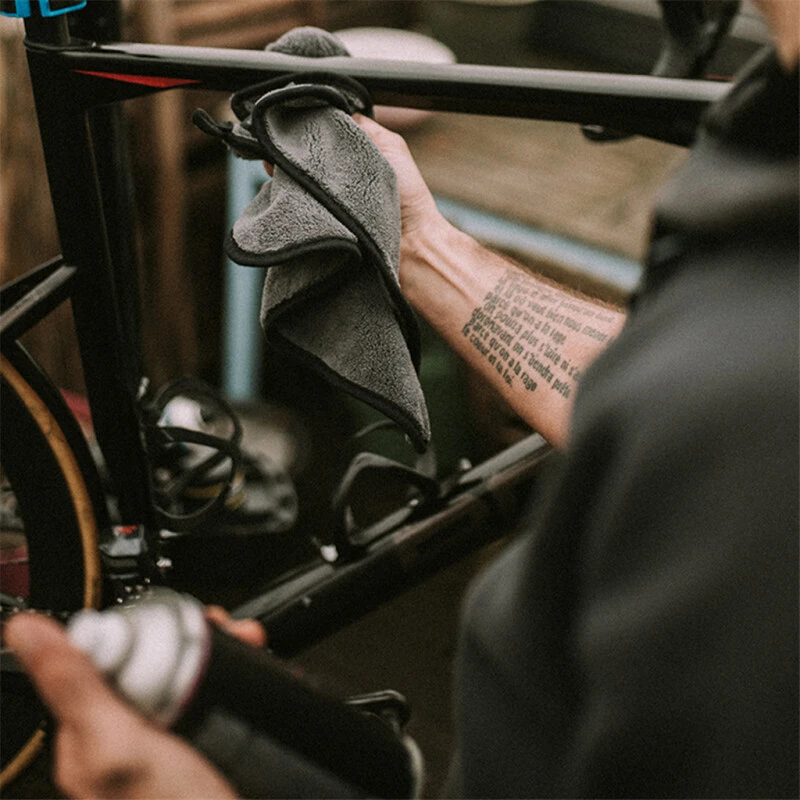 Dynamic Luxury Microfibre Polishing Cloth 3 Dynamic Luxury Microfibre Polishing Cloth - Image 3