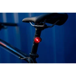 Incirca Lichtset, LED, Frontlicht 3 Funktionen 12 Lumen / R&uuml;cklicht 6 Lumen, Inkl. Halterung Und 2xCR2 -Fahrradteileladen incirca lichtset led frontlicht 3 funktionen 12 lumen ruecklicht 6 lumen inkl halterung und 2xcr24