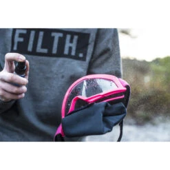 Muc-Off Helmet And Visor Cleaner Helm-und Visierreiniger 35ml -Fahrradteileladen muc off helmet and visor cleaner helm und visierreiniger 35ml3